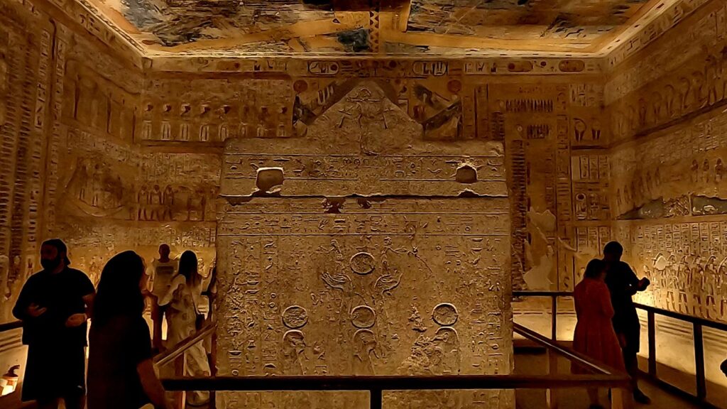 luxor-tagesausflug-tal-der-könige-grabkammer-3