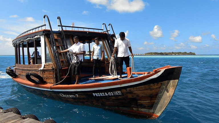 malediven-urlaub-ellaidhoo-boot