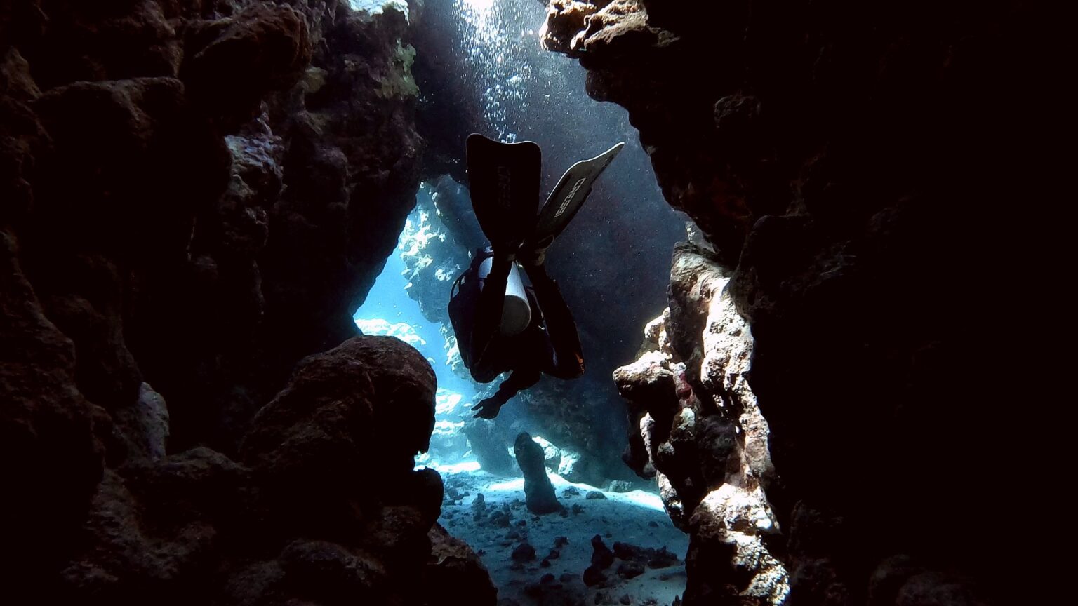 tauchen-ägypten-höhle