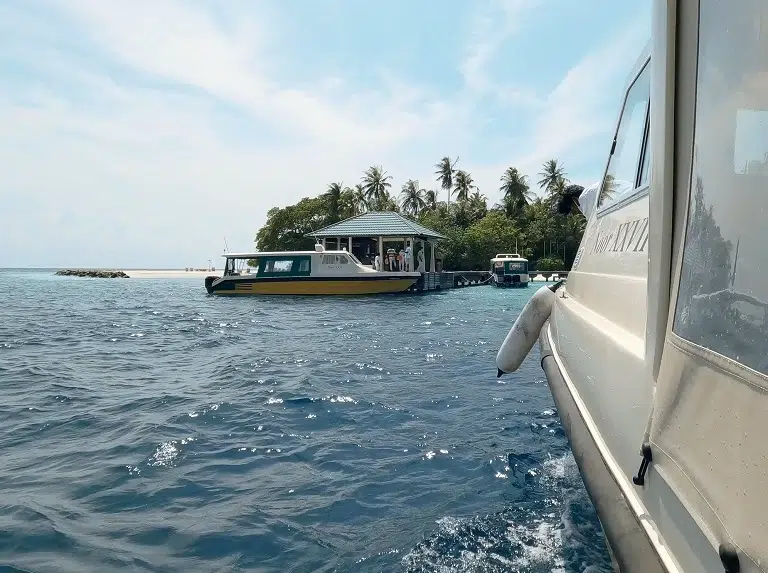 embudu-village-speedboat