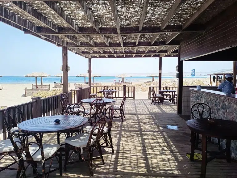 lahamai-bay-beach-bar-strand