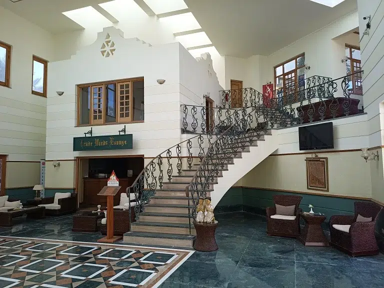 lahamai-bay-resort-lobby