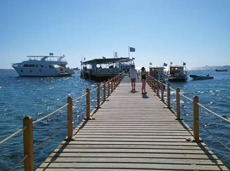 scuba-world-divers-makadi-bay-steg