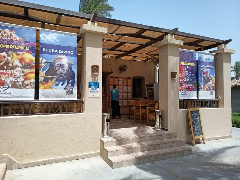 Scuba-World-Tauchbasis-Makadi-Bay-Eingang