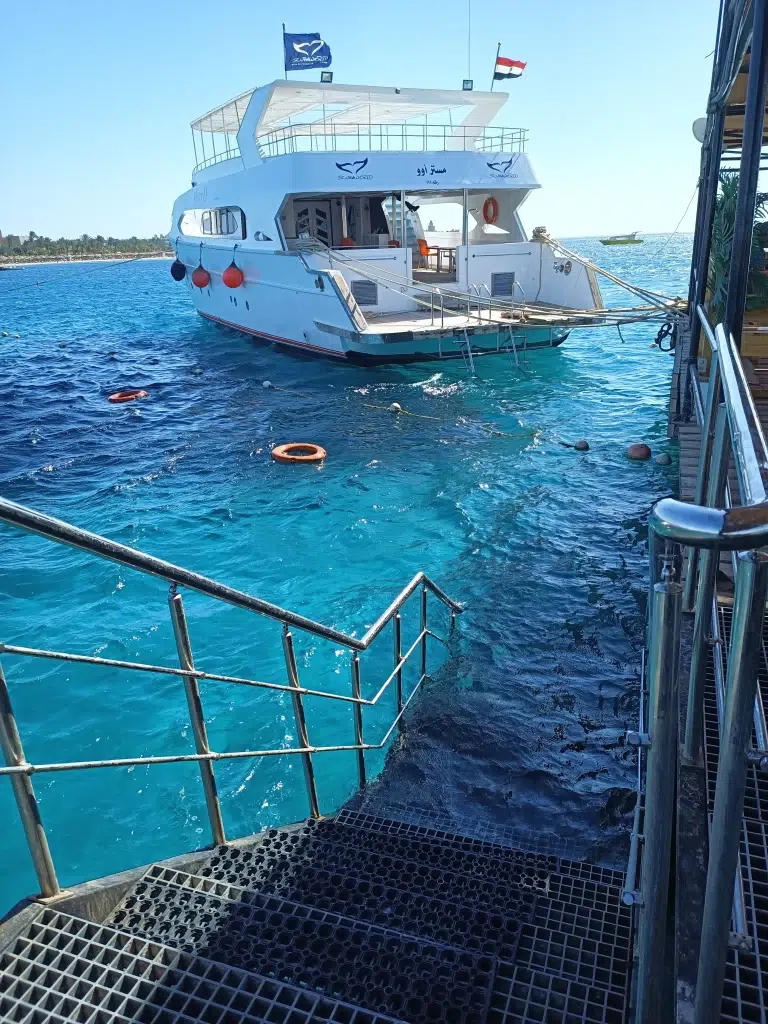 Scuba-World-Tauchbasis-Makadi-Bay-Hausriff-Einstieg-Steg