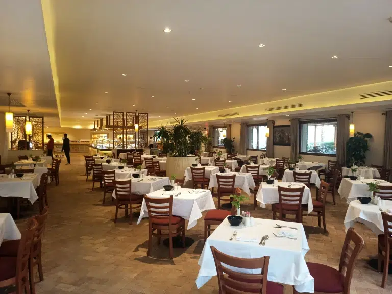 fort-arabesque-resaturant-buffet-innen