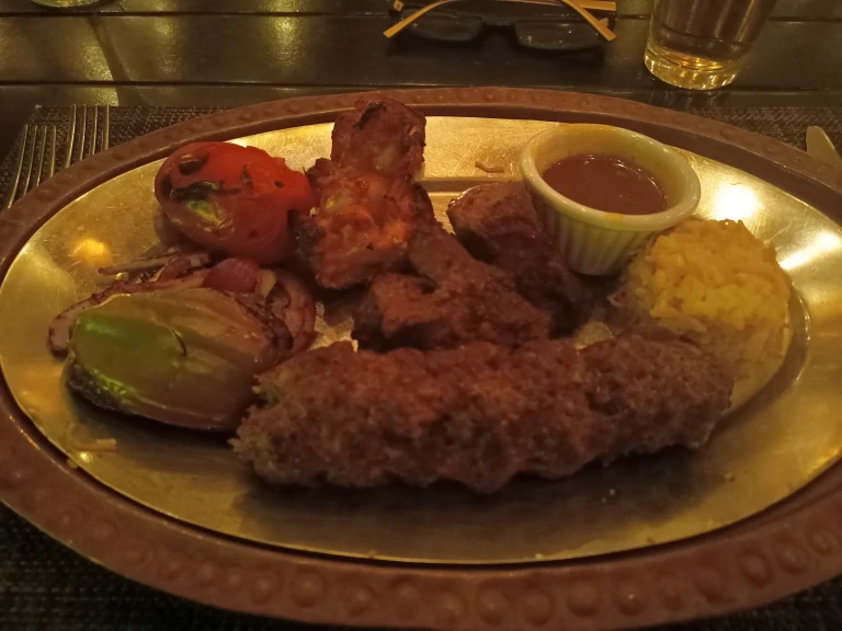 fort-arabesque-beach-bar-dinner-hauptgang