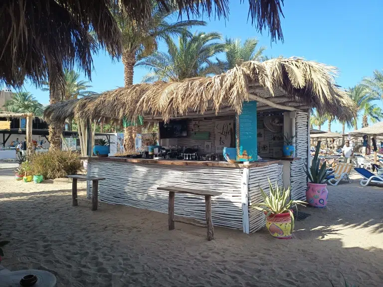fort-arabesque-beach-bar