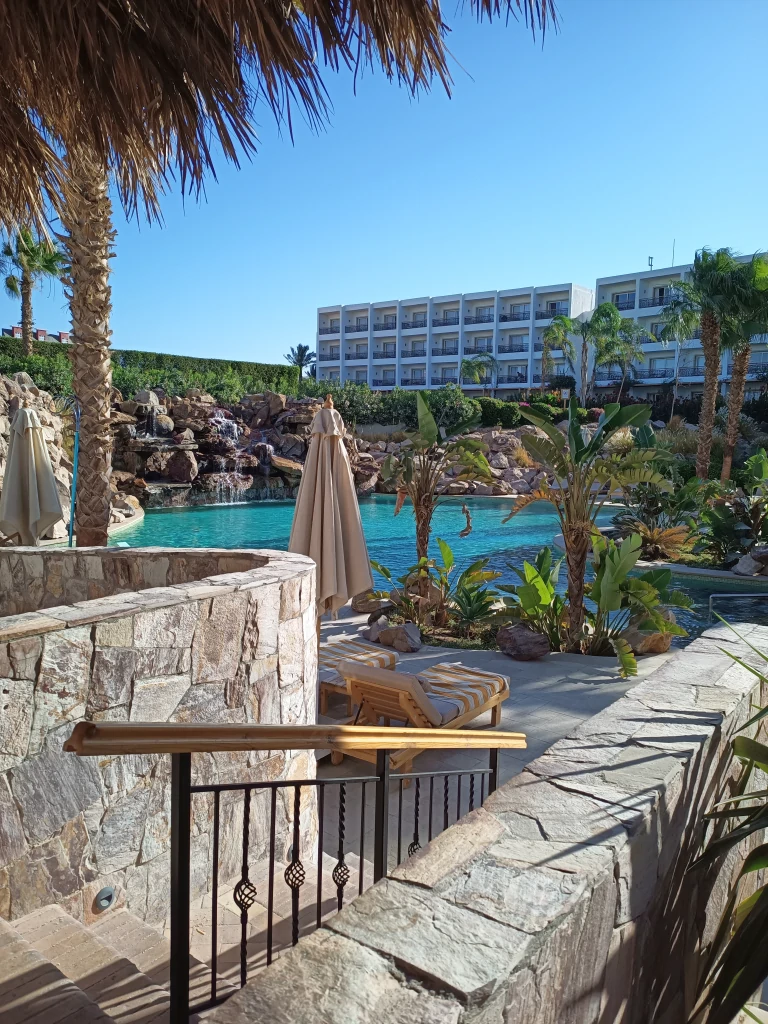 fort-arabesque-jungle-pool-westbay-2