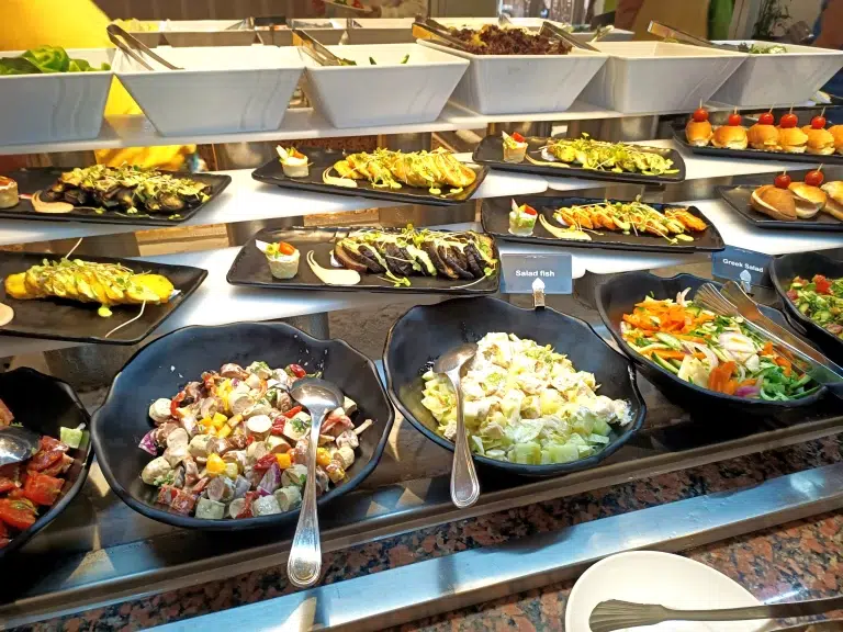 fort-arabesque-west-bay-buffet-2