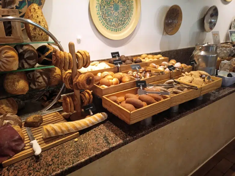 fort-arabesque-west-bay-buffet-4