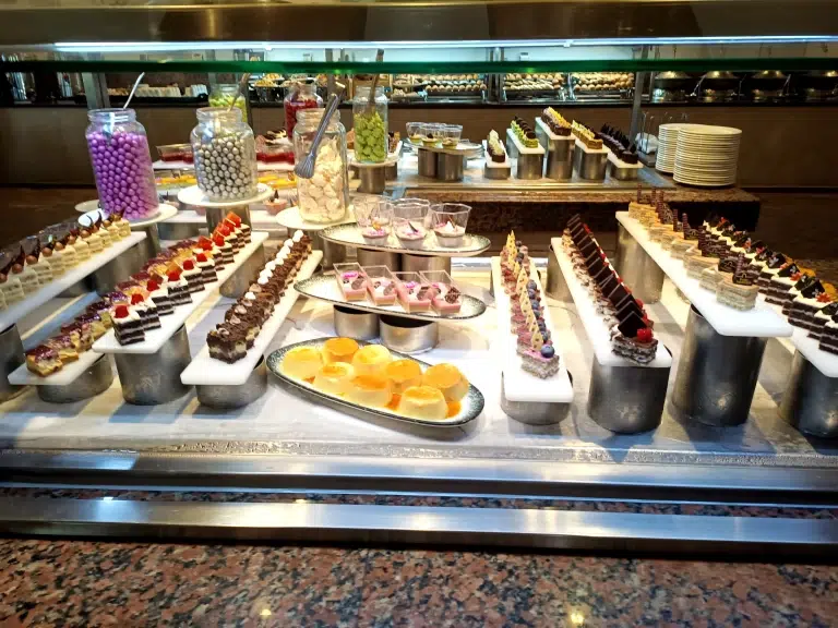 fort-arabesque-west-bay-buffet-5