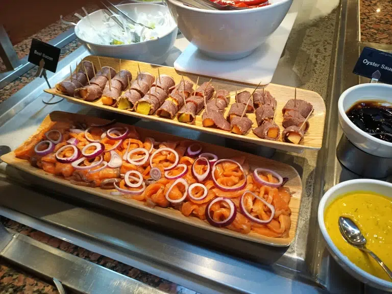 fort-arabesque-west-bay-buffet-7