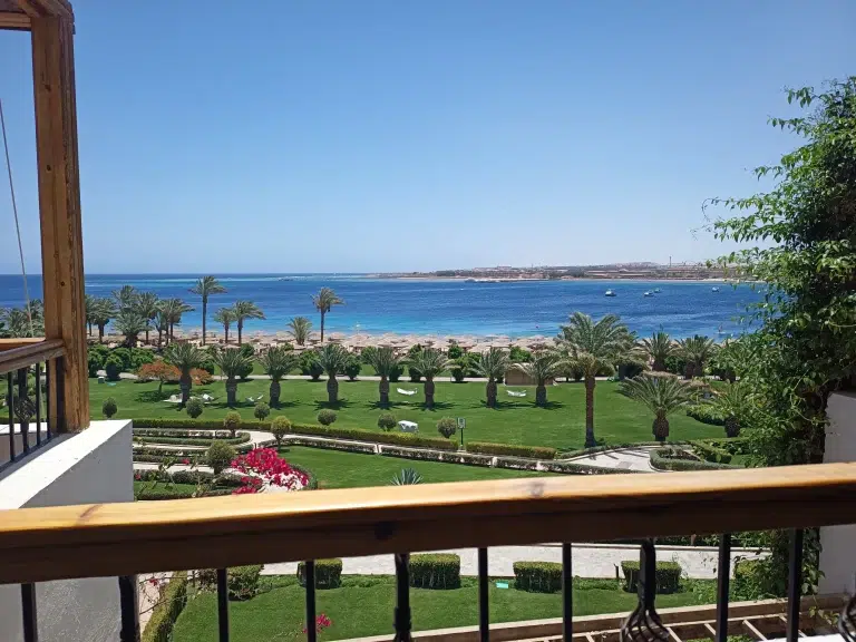 fort-arabesque-west-bay-zimmer-ausblick