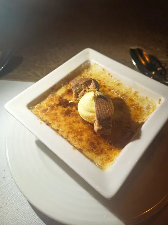 oberoi-sahl-hasheesh-restaurant-desert-creme-brulee