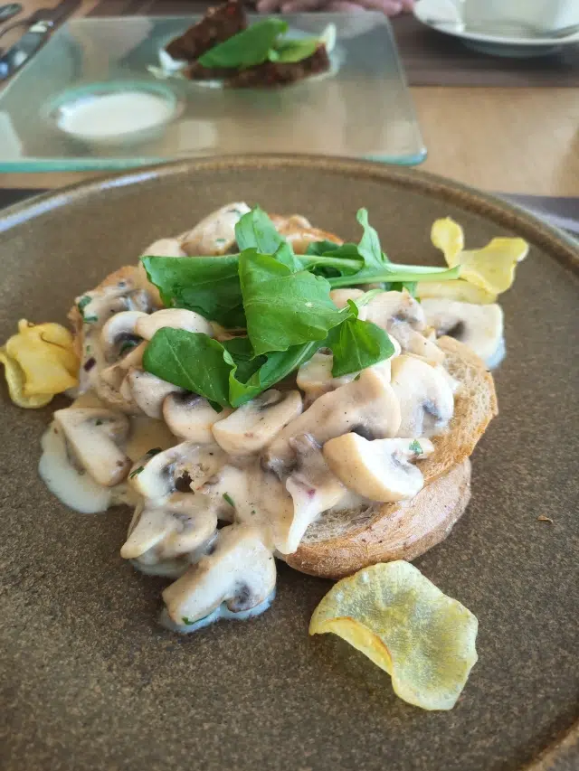 oberoi-sahl-hasheesh-restaurant-frühstück-pilz-sandwich