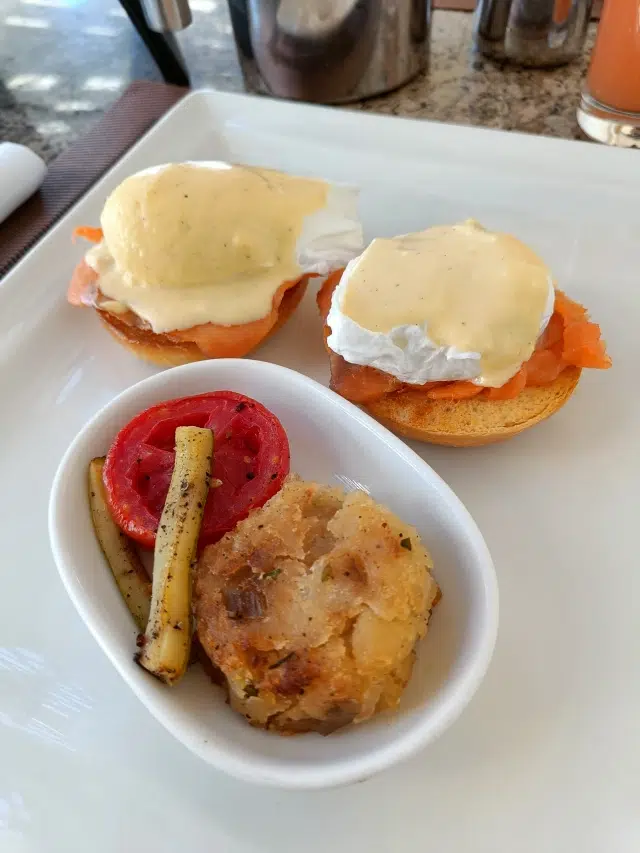oberoi-sahl-hasheesh-restaurant-frühstück-pochierte-eier-benedikt-2