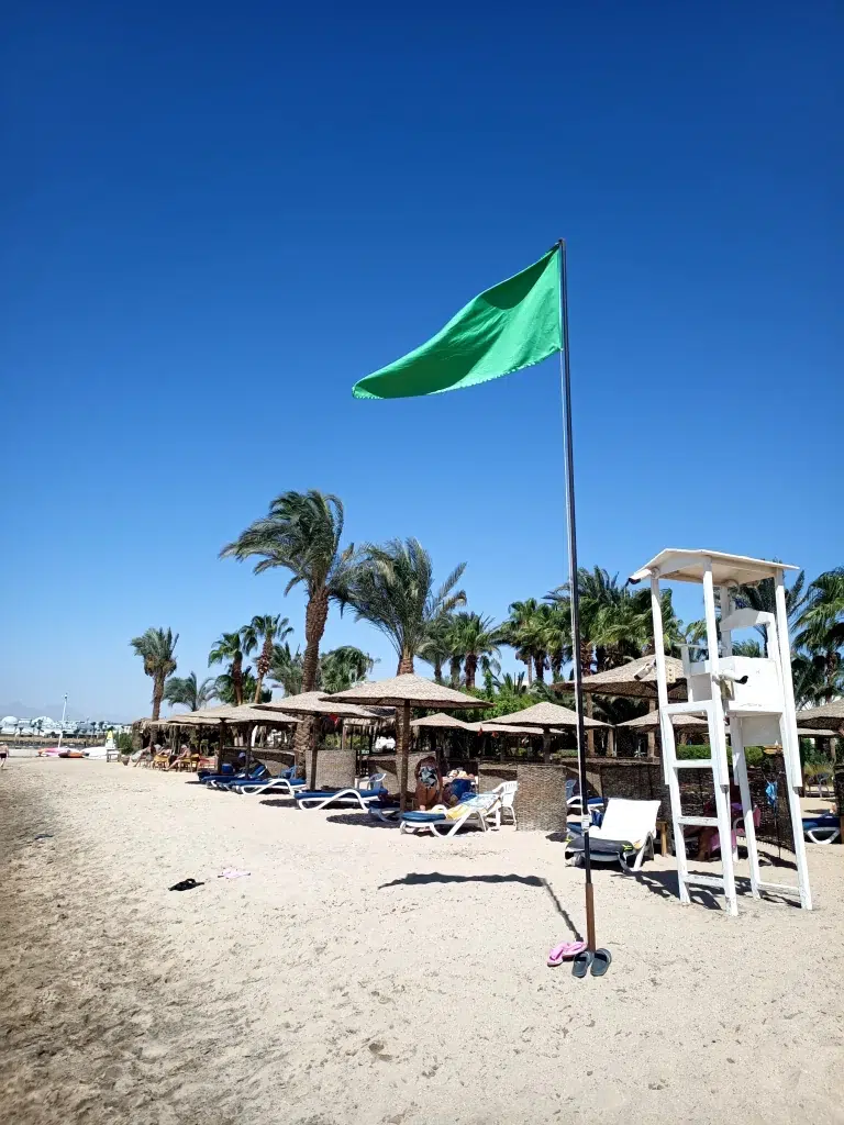 fort-arabesque-hausriff-schnorcheln-grüne-rote-flagge-2
